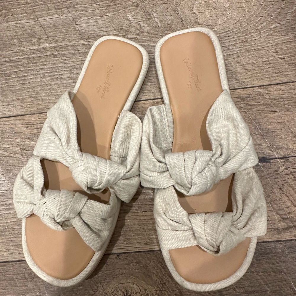 Beach beige sandals